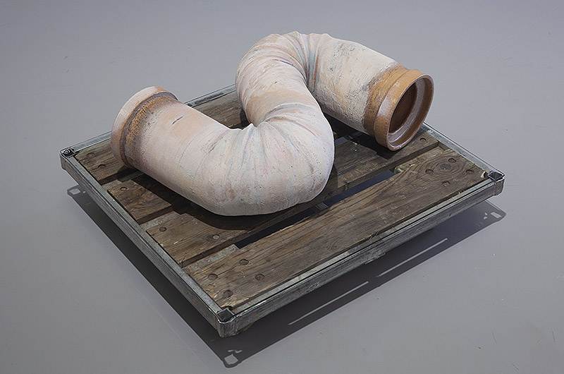 Vista de escultura de tubos. Primer plano