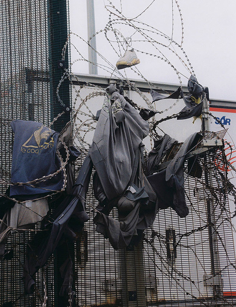 Moments Festival 2025: alambrada con ropas