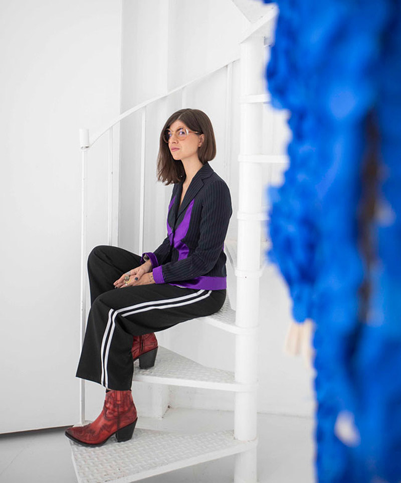 retrato de chica con gafas