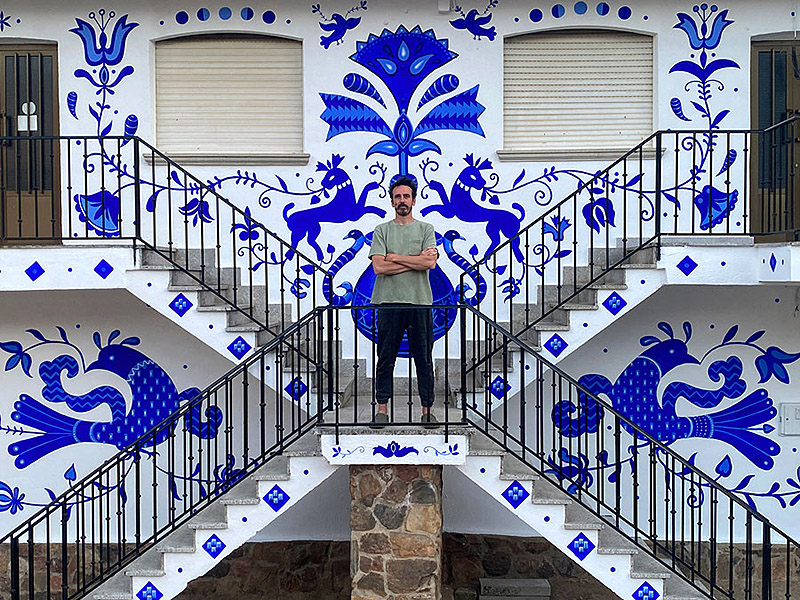 Moments Festival 2025: chico en escalinata