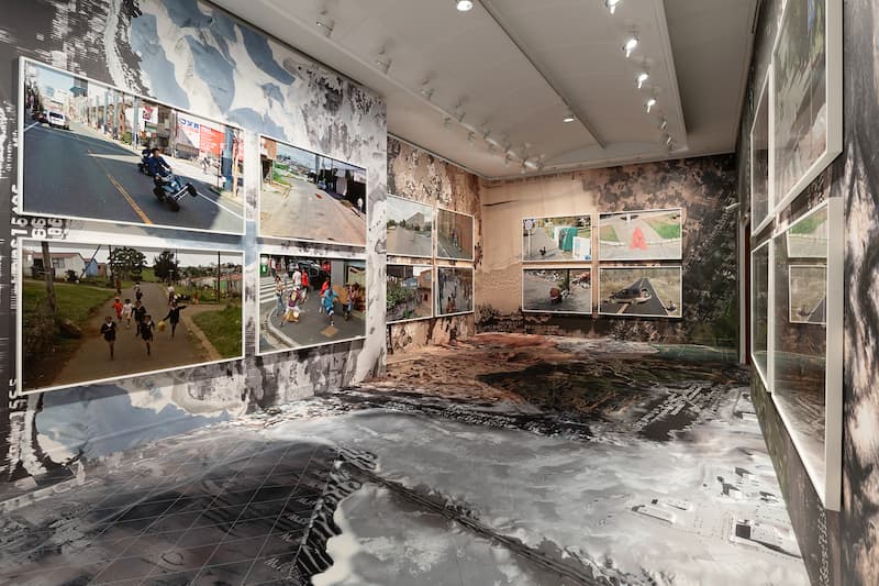 Nine Eyes de Jon Rafman, vista exposicion