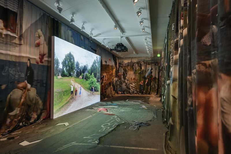 Nine Eyes de Jon Rafman, vista exposicion