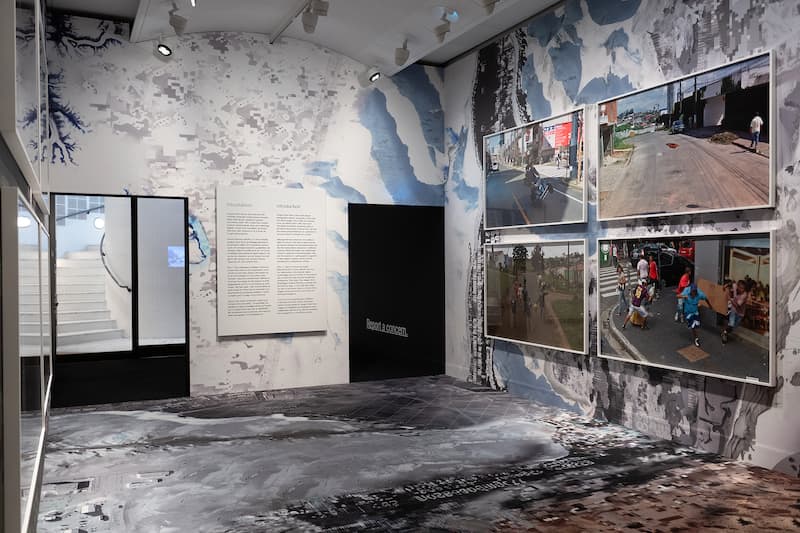 Nine Eyes de Jon Rafman, vista exposicion