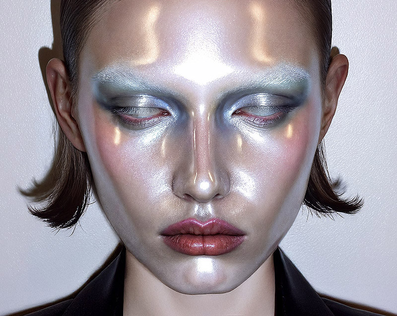 Offf Sevilla - retrato de mujer con cara metálica