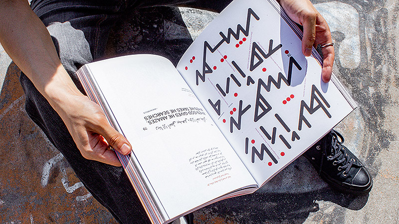 Offf Sevilla - libro con tipografía árabe