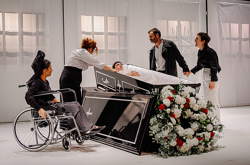 foto de una obra de teatro de Pablo Messiez