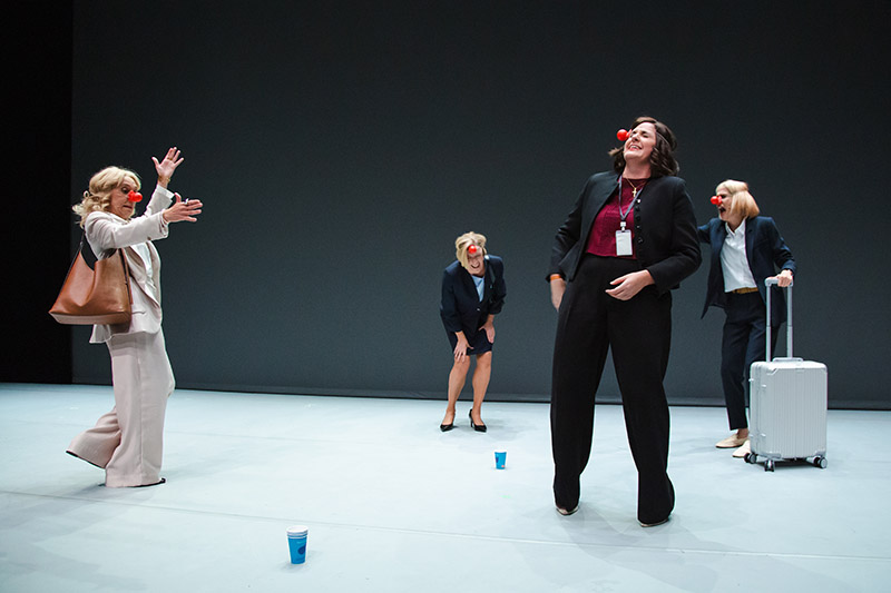 Risa canibal - Imagen de obra de teatro con 4 mujeres en escena