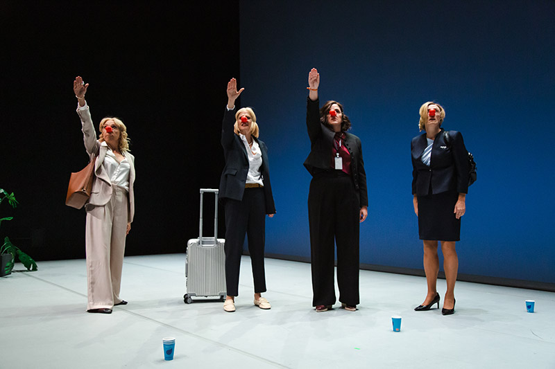 Risa canibal - Imagen de obra de teatro con 4 mujeres en escena