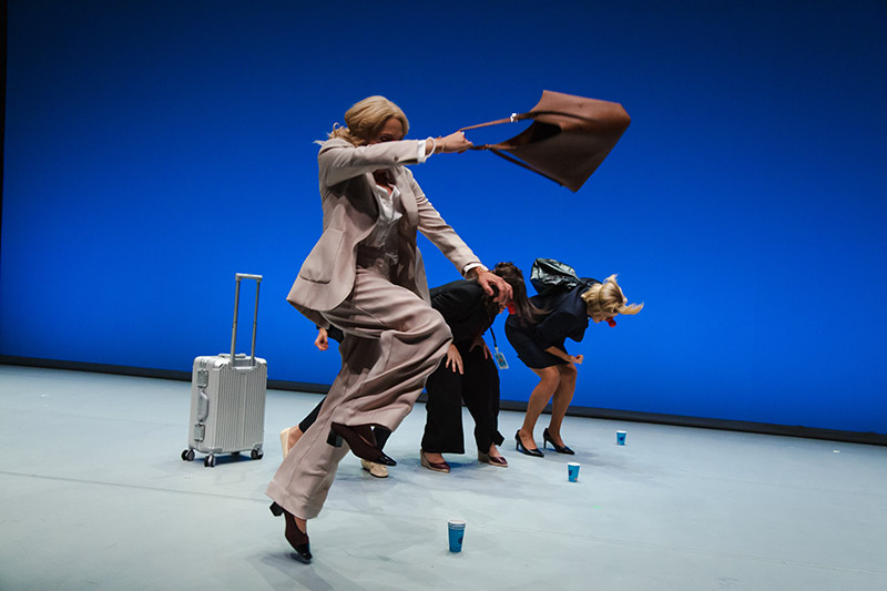 Risa canibal - Imagen de obra de teatro con 4 mujeres en escena