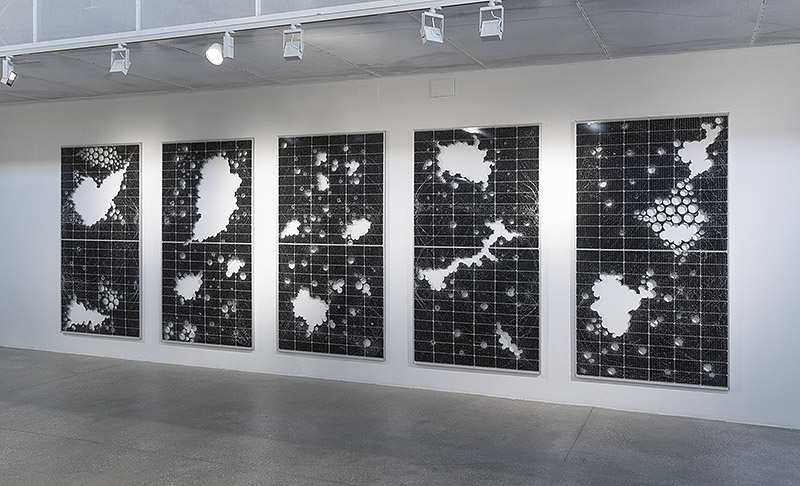 Vista de fotos de mapas en blanco y negro.