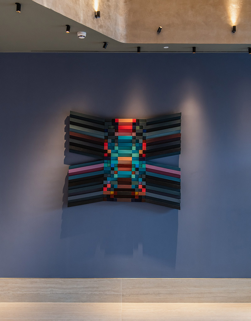 VP Hoteles - imagen de escultura de pared geométrica