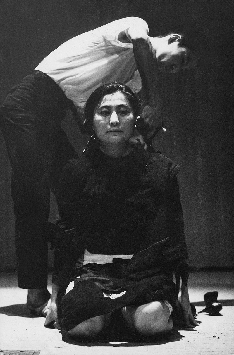 Foto de performance de Yoko Ono