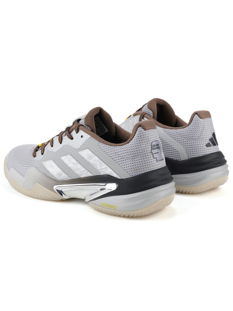 Ropa y zapatillas de tenis estilo streetwear