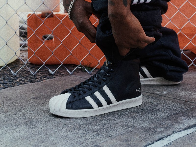 Tendencias moda urbana 2025 knightcore estilo medieval