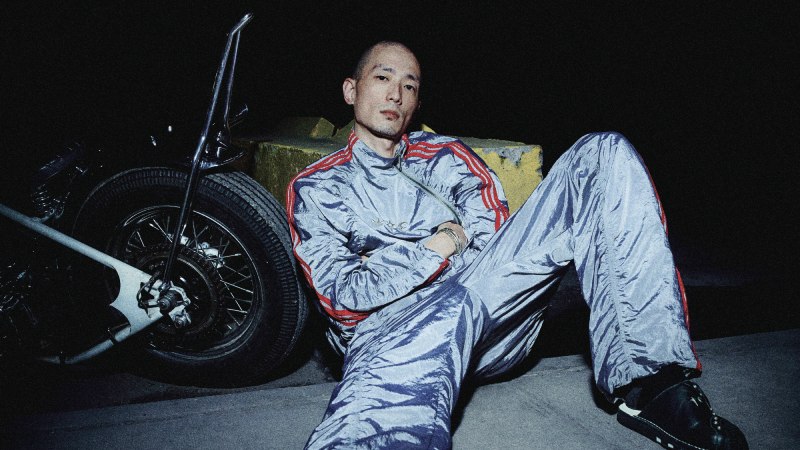 Tendencias moda urbana 2025 knightcore estilo medieval