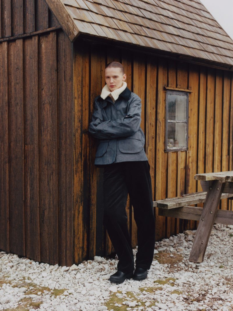 Looks de otoño minimalistas y clásicos chaquetas enceradas