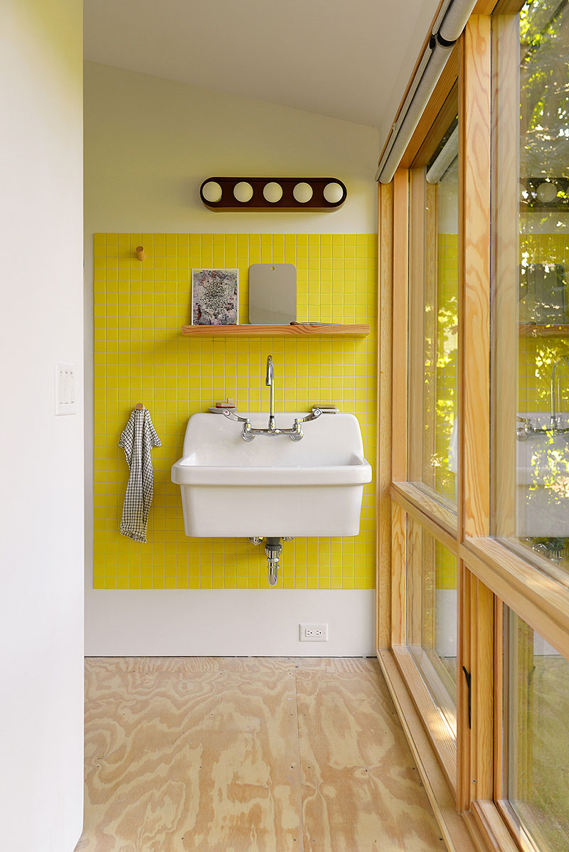 Ballman Khapalova hace de unas ruinas un lugar para pintar