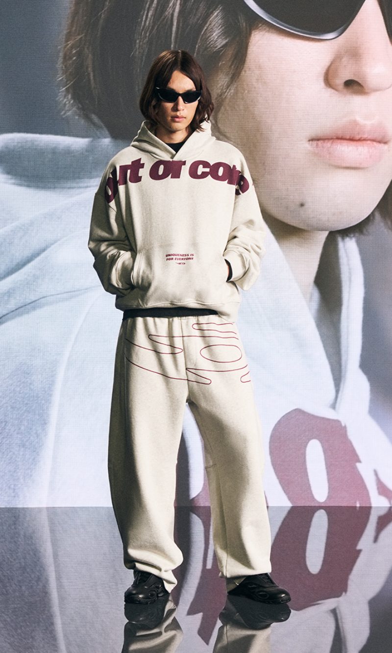 Looks de moda urbana tendencia Y2K