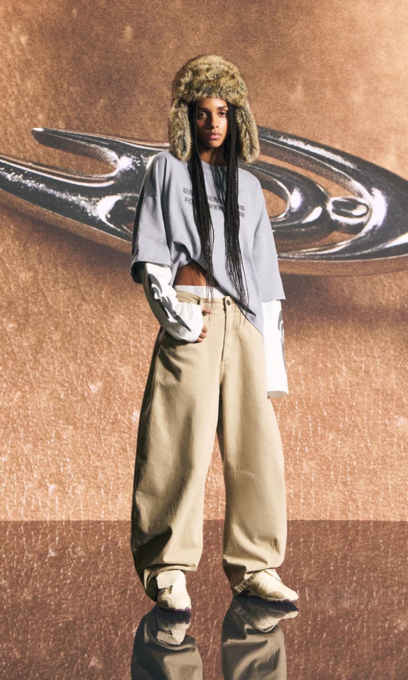 Looks de moda urbana tendencia Y2K