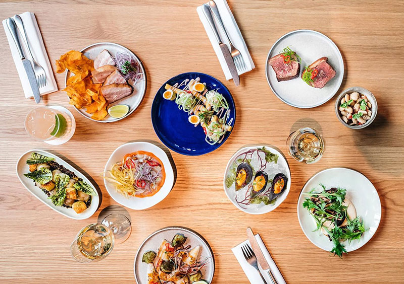 Selección de platos variados ofrecidos en el Brunch Oroya de The Madrid Edition