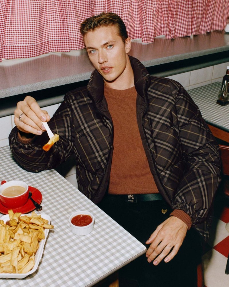 Burberry Weather temporada de abrigos de entretiempo clásicos