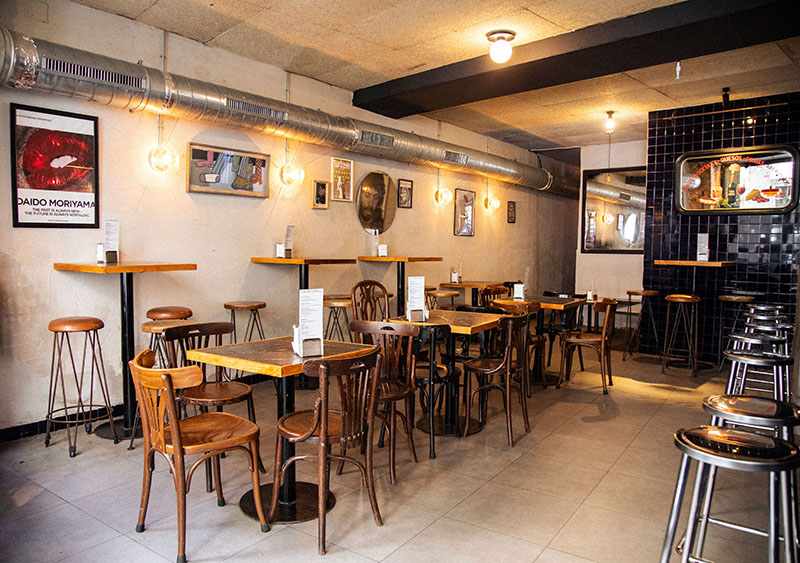 Casa Clavel, bar clásico de barrio que reabre en Malasaña