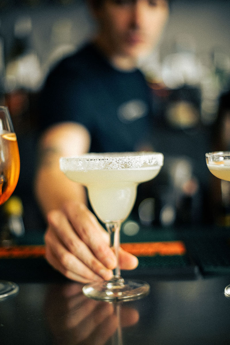 Casa Clavel, bar clásico de barrio que reabre en Malasaña