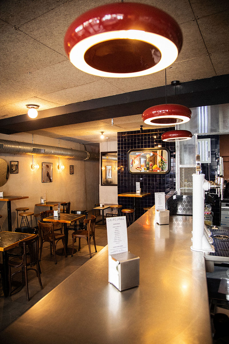 Casa Clavel, bar clásico de barrio que reabre en Malasaña