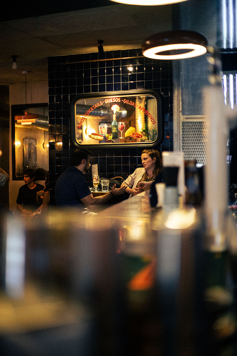 Casa Clavel, bar clásico de barrio que reabre en Malasaña