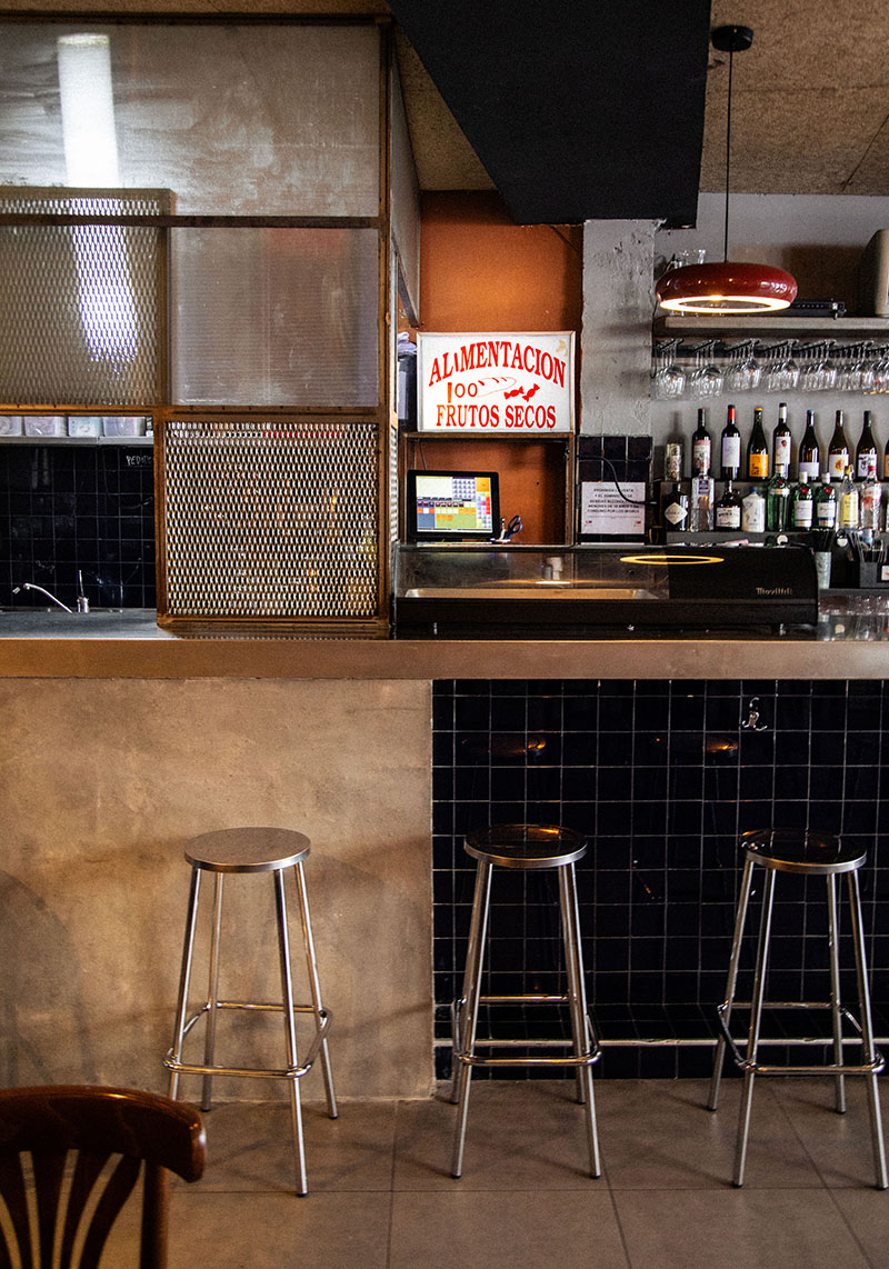 Casa Clavel, bar clásico de barrio que reabre en Malasaña