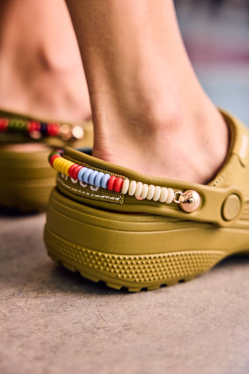 Crocs Classic Crafted U nuevo modelo de zuecos con lona