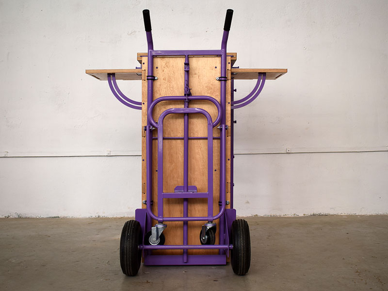 Design Beyond Things: herramienta móvil de activación comunitaria denominada co-LIZA en una exposición.