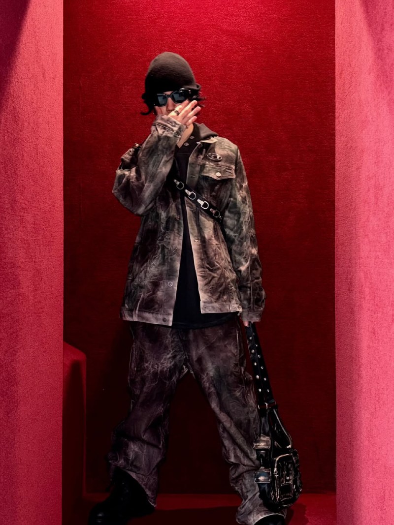 Looks de alta moda urbana con prendas vaqueras