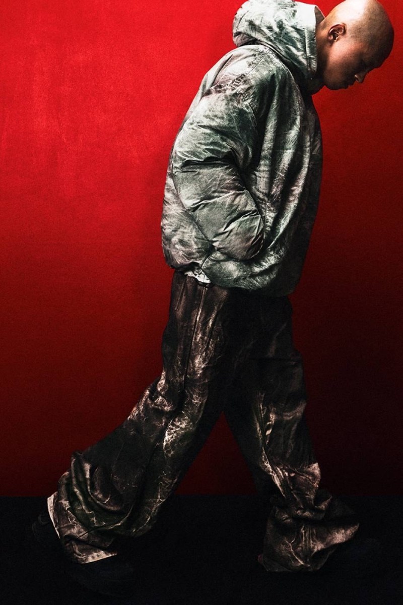 Looks de alta moda urbana con prendas vaqueras