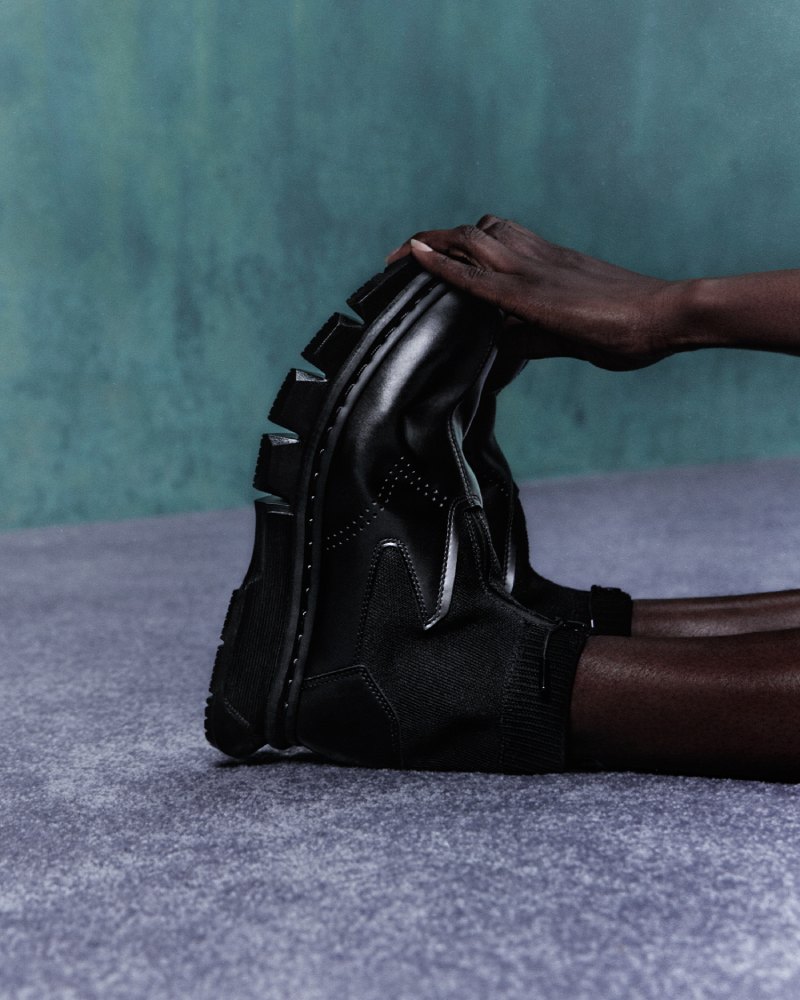 Dr. Martens estrena sus 1460 más cómodas y minimalistas