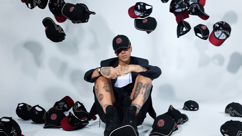 Duki estrena su primera gorra con New Era