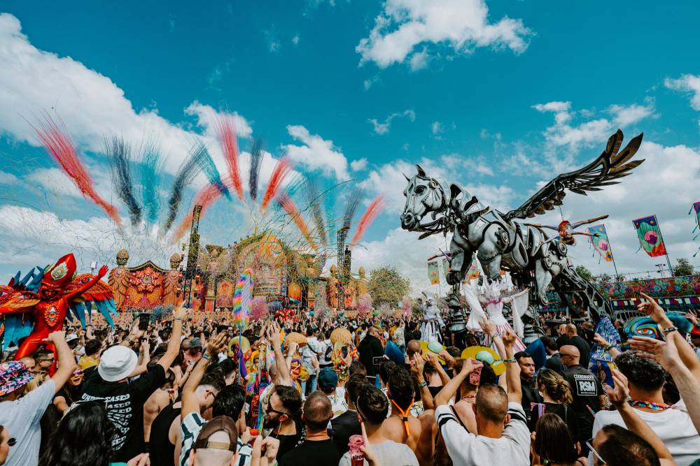 elrow y brunch electronik rave halloween techno fiesta barcelona house parc del forum 