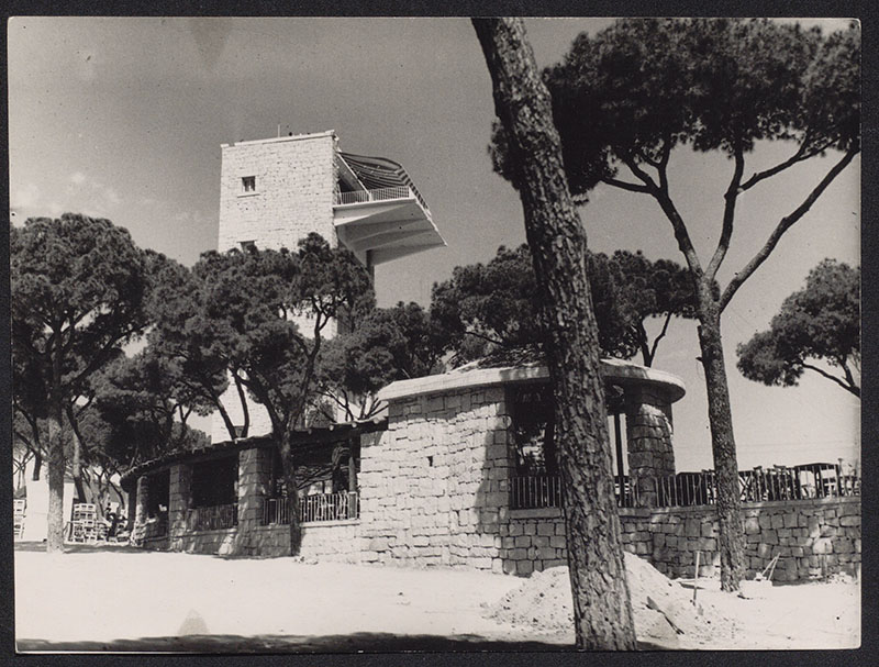 Exposición Las Ferias del Campo Museo ICO: Torre restaurante de la primera Feria Nacional del Campo, terraza y graderío, ca. 1950.