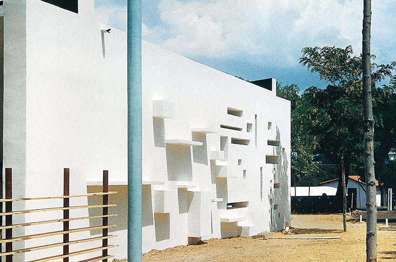 Exposición Las Ferias del Campo Museo ICO: fotografía exterior del pabellón de Pontevedra, 1956