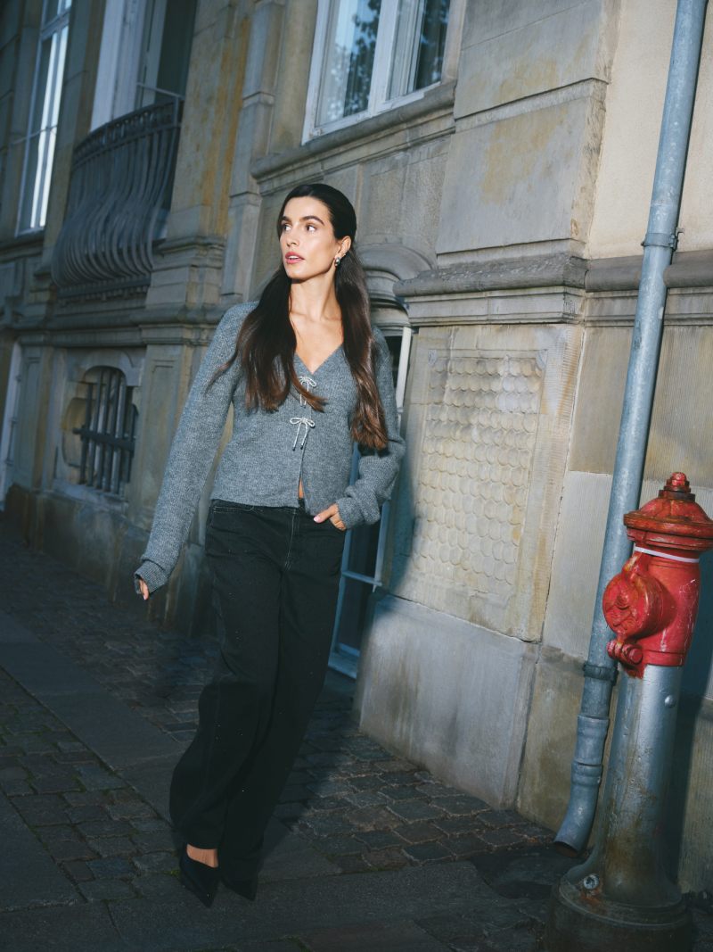 Tendencias de moda chica otoño 2025