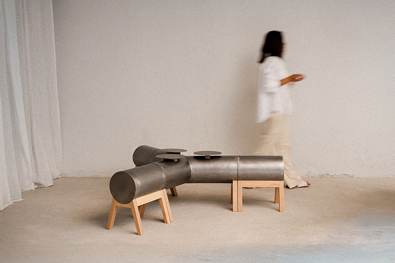 Fer Figueroa, diseñador, muestra los módulos en Y de la colección Kitto con piezas circulares móviles