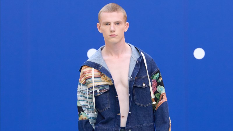 Ksenia Schnaider continúa radicalizando el denim para ss26