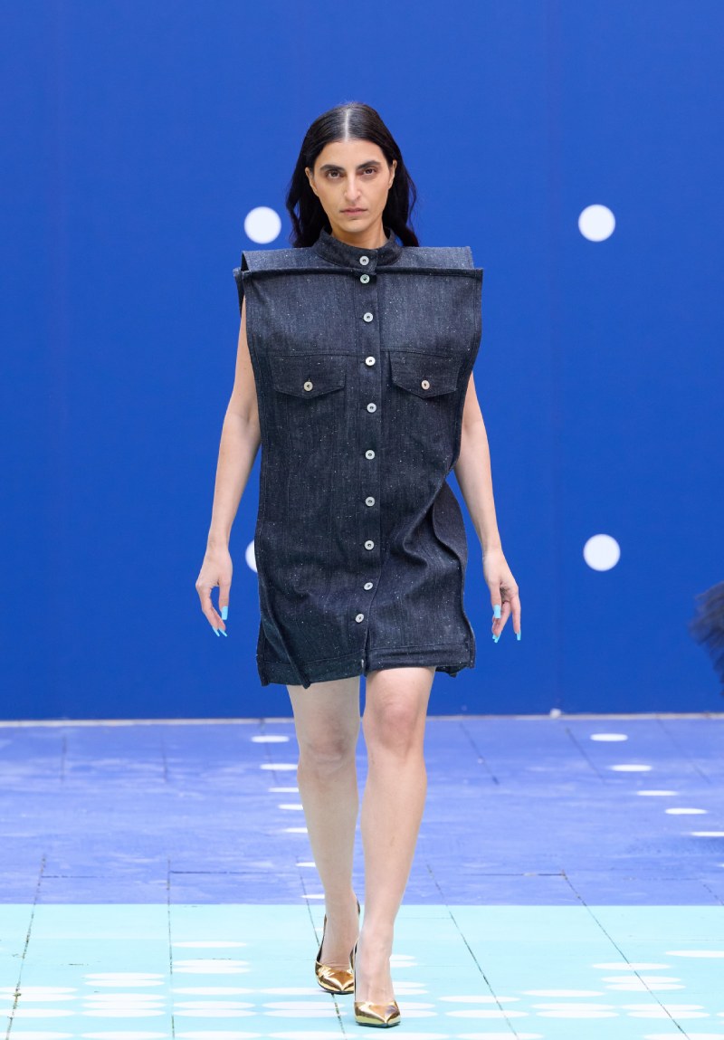 Ksenia Schnaider continúa radicalizando el denim para ss26