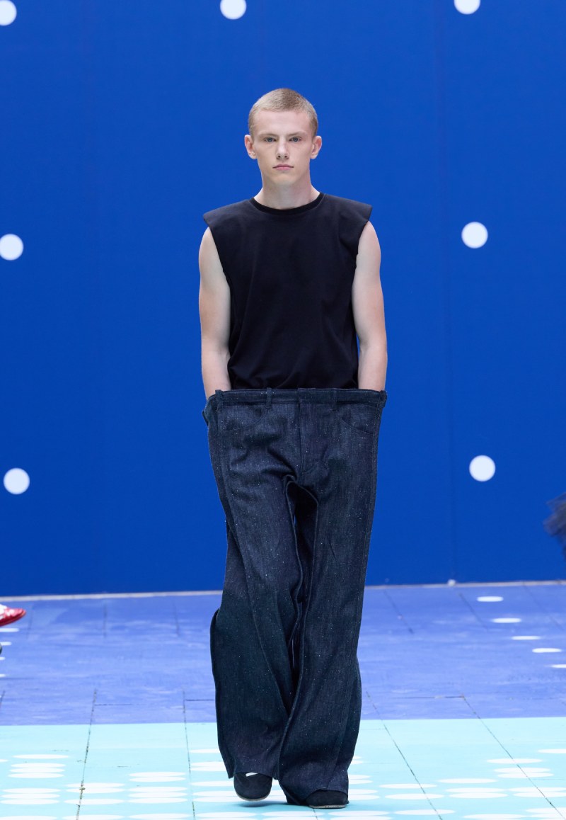 Ksenia Schnaider continúa radicalizando el denim para ss26