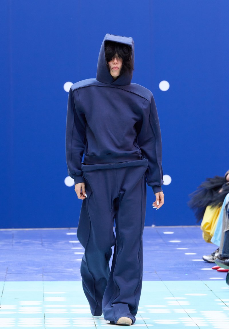 Ksenia Schnaider continúa radicalizando el denim para ss26