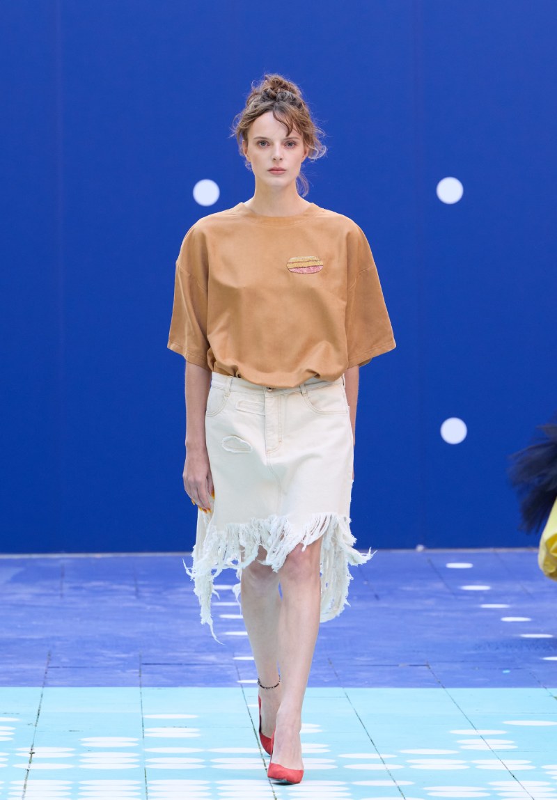 Ksenia Schnaider continúa radicalizando el denim para ss26