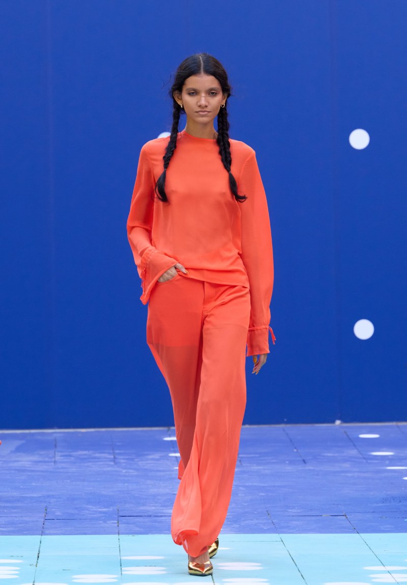 Ksenia Schnaider continúa radicalizando el denim para ss26