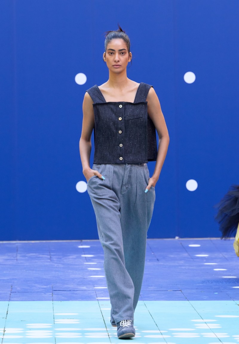 Ksenia Schnaider continúa radicalizando el denim para ss26