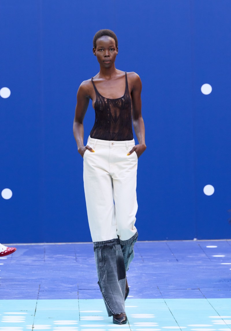 Ksenia Schnaider continúa radicalizando el denim para ss26