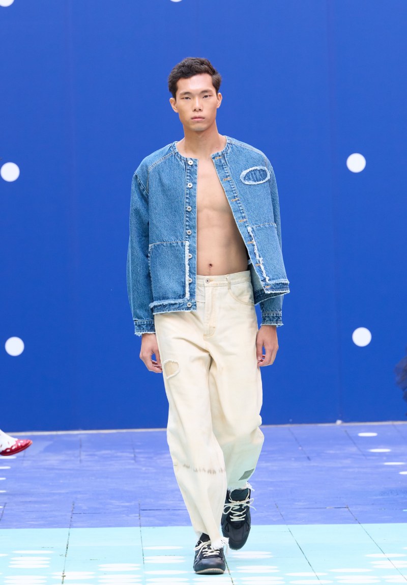 Ksenia Schnaider continúa radicalizando el denim para ss26